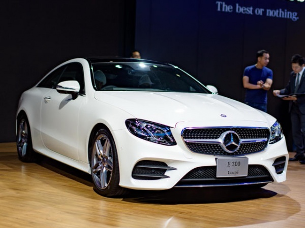 Mercedes E-Class Coupe giá 2,6 tỷ đồng đẹp mê hoặc