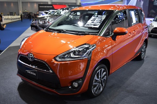 Toyota Sienta: "Innova thu nhỏ" giá 494 triệu đồng