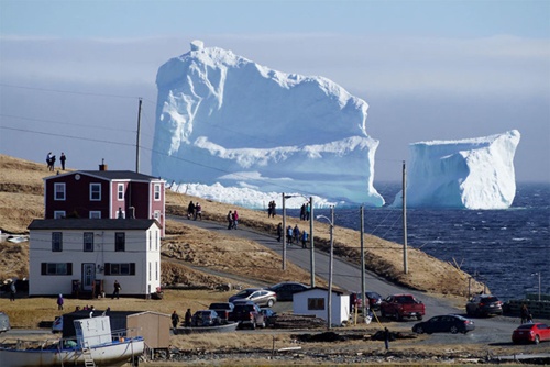 Hàng triệu người đổ về Canada để ngắm "tảng băng trôi" trong truyền thuyết