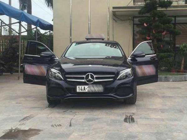 Quảng Ninh: Dùng xe sang Mercedes C200 chạy taxi