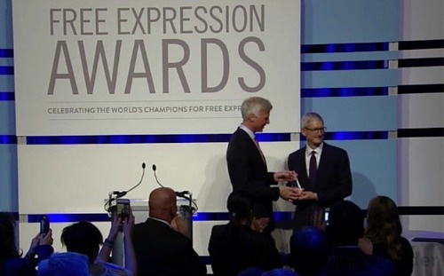 Tim Cook vinh dự nhận giải giải thưởng Tự do ngôn luận năm 2017