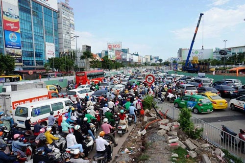 Người dân “nghẹt thở” rời Sài Gòn về quê nghỉ lễ