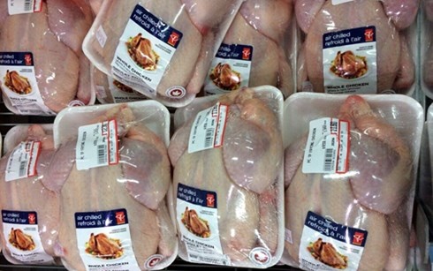 Lại thêm gà giảm giá: Bộ NNPTNT cấm nhập khẩu thịt gà từ Mỹ, Brazil