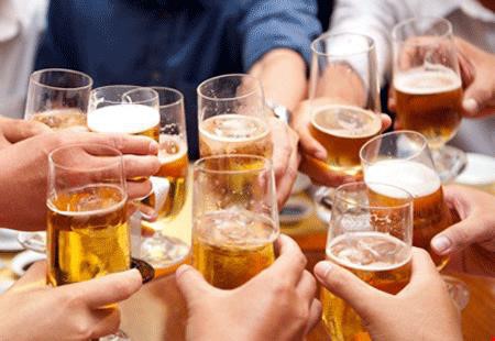 Cấm bán rượu bia tại quán karaoke?