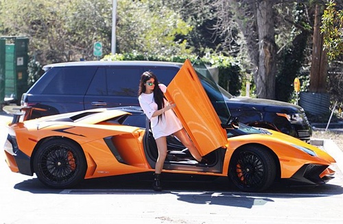 Người đẹp tuổi teen sắm Lamborghini giá 400.000 USD