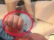 Tin tức 24h nổi bật: Em bé bá đạo nhất năm, đẻ ra tay vẫn nắm chặt vòng tránh thai của mẹ