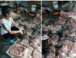 Khởi tố, bắt khẩn cấp 2 người phụ nữ tạt dầu luyn trộn chất thải vào quầy thịt lợn giá rẻ