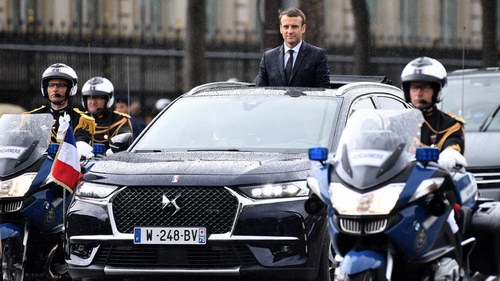 Tân Tổng thống Pháp nhậm chức bằng xe bình dân