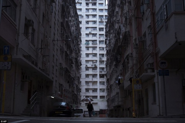 Chùm ảnh mới nhất về những “căn hộ quan tài” gây ám ảnh ở Hồng Kông