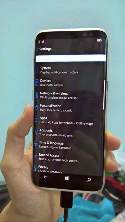 "Lạ lẫm" Galaxy S8 chạy hệ điều hành Windows 10