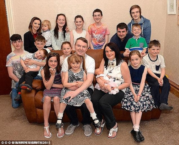 Choáng với gia đình đẻ 18 đứa con, đông nhất Anh quốc