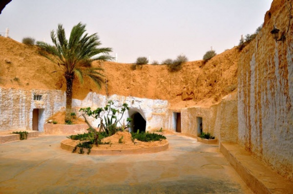 "Trốn nóng" trong những ngôi nhà ẩn mình dưới mặt đất ở Tunisia