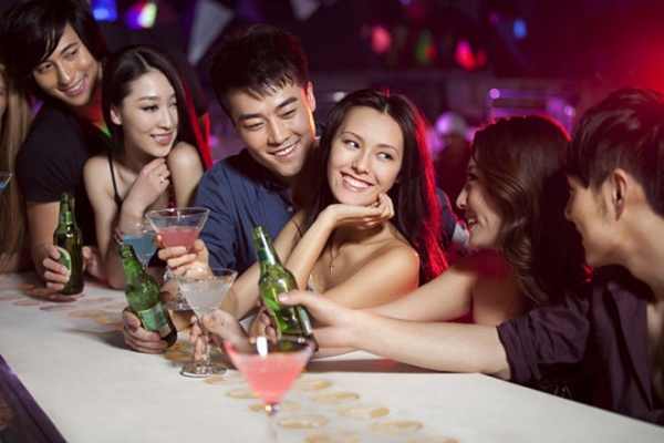 Con gái hay đi bar, club dễ thành công trong cuộc sống