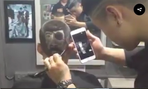 Chàng trai cắt tóc kiểu "Người phán xử" gây sốt cộng đồng