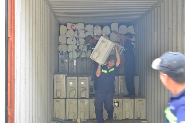 3 container chứa “rác thải” được nhập từ nước ngoài về Việt Nam