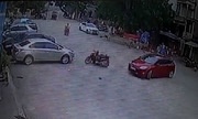 Xe máy đâm ôtô đang quay đầu - tình huống người Việt dễ gặp