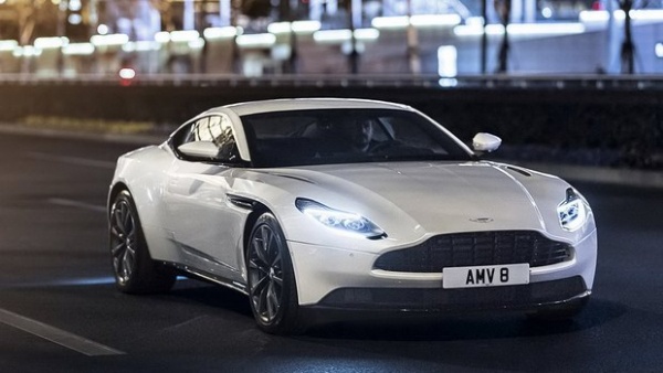 Aston Martin DB11 thêm bản V8 giá 4,5 tỷ đồng