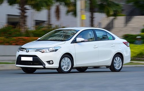 Toyota Vios và Altis giảm 40 triệu trước bạ cho khách Việt