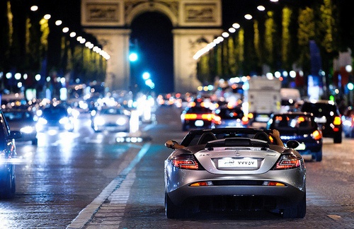 Pháp cấm bán ôtô chạy xăng và dầu vào 2040