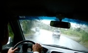 Đi xe hơi dưới trời mưa - ước mơ từ một người Việt