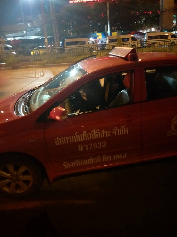 Thái Lan: Cô gái bị đuổi khỏi taxi vì "mồm hôi"