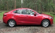 Định giá Mazda2 đời 2015?