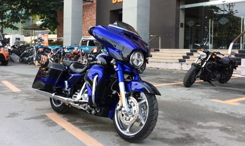 Harley CVO Street Glide - môtô giá 1,7 tỷ đồng