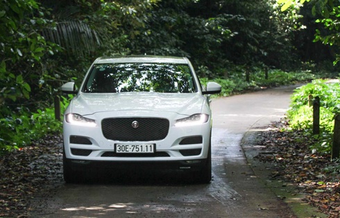 Jaguar F-Pace - xế sang gầm cao mới cho khách Việt