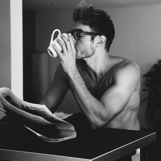 Cách thưởng thức đàn ông: Chậm rãi như tách cà phê