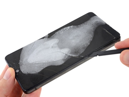 Essential Phone là chiếc điện thoại gần như "không thể sửa chữa"