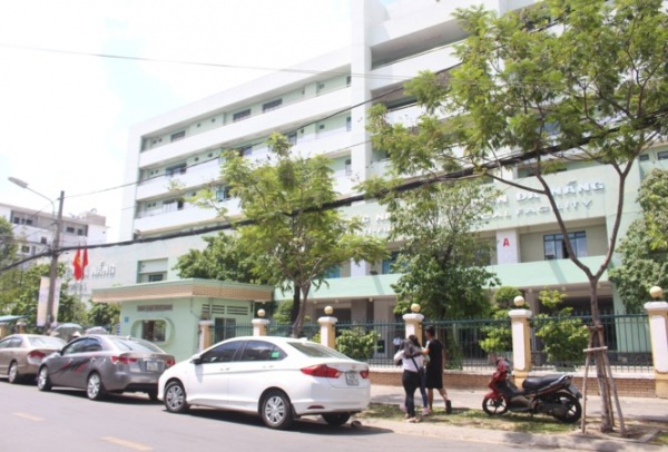 Kíp trực bệnh viện Đà Nẵng bật nhạc ầm ĩ để bệnh nhân đợi cả tiếng