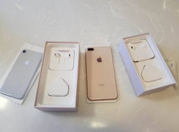 Apple chưa mở bán, iPhone 8 và iPhone 8 Plus đã bị "đập hộp" tại VN
