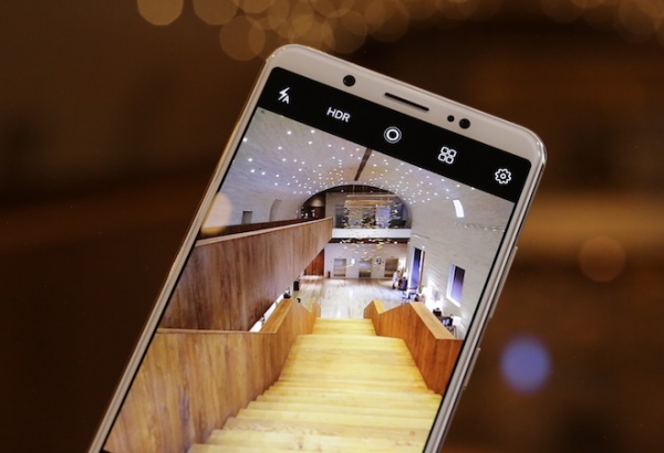 Vivo lần đầu ra mắt smartphone tràn màn hình, camera selfie 24MP