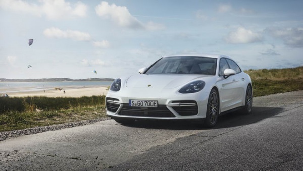 Porsche Panamera hybrid tiết kiệm nhiên liệu giá 5 tỷ đồng