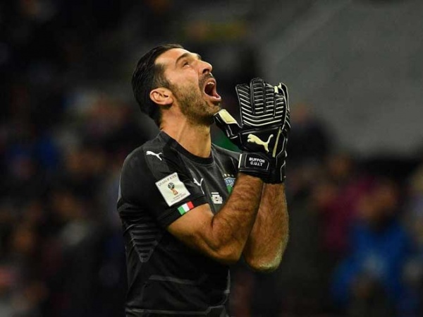 Italia lỡ World Cup: Buffon khóc như mưa, De Rossi mắng HLV
