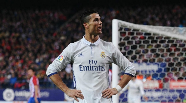 Derby Madrid: “Vua” Ronaldo lấy vía, Griezmann bung lụa chào hàng MU