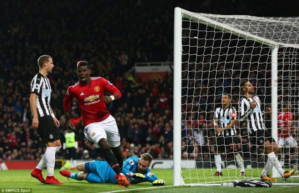 Góc chiến thuật MU – Newcastle: Vũ điệu Pogba, Mourinho thấy “dáng Quỷ”
