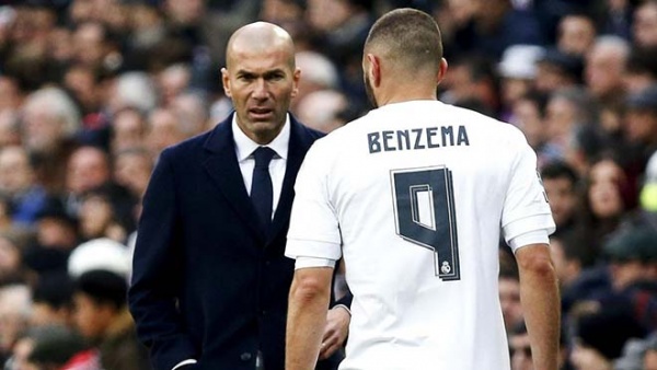 Tin HOT bóng đá tối 21/11: Zidane thất vọng với Benzema, dọa tống lên ghế dự bị