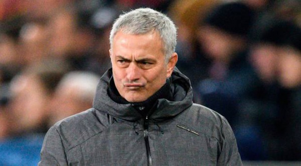 MU thụt lùi 1 tháng thua 3 trận: Mourinho đừng đổ lỗi học trò