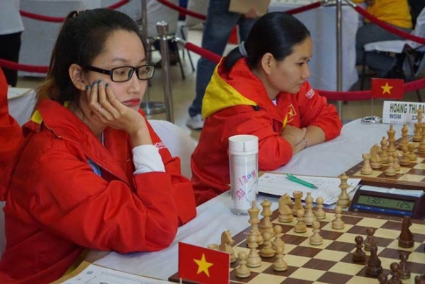 Hot-girl cờ vua Việt gây choáng thế giới: Kim Phụng đả bại 3 nam đại cao thủ