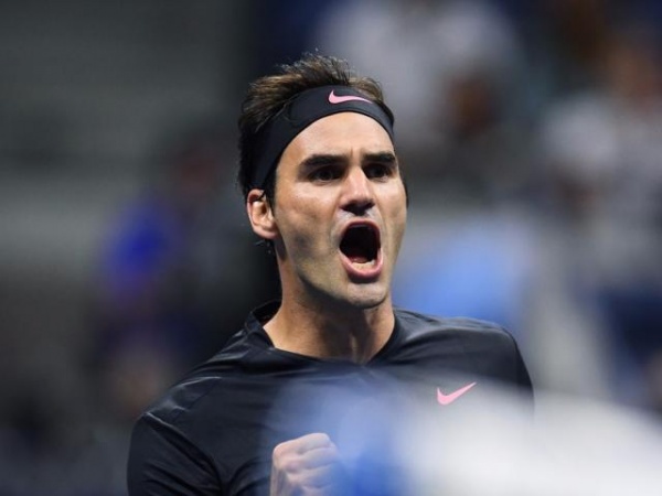 Federer thiên tài "đãng trí": Những cú đánh "Thượng đế" cũng phải cười
