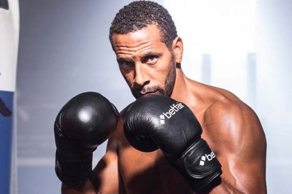Mộng xưng vương boxing: Rio Ferdinand “luyện công” cùng người đẹp