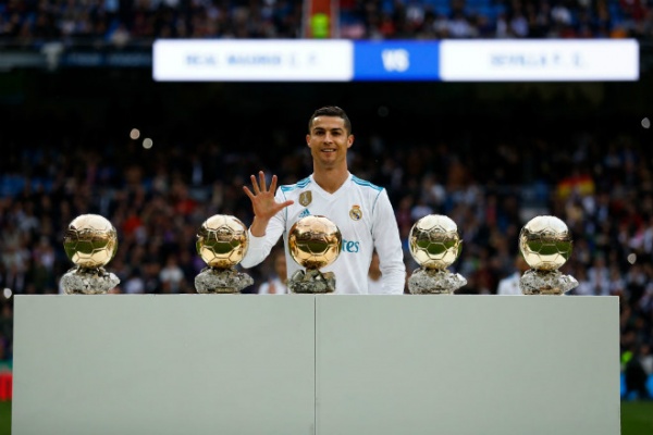 Ronaldo 5 Quả bóng vàng tự kiêu "nhất thiên hạ": Bị ghét hơn Messi