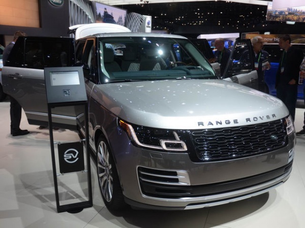 Range Rover SVAutobiography 2018 chốt giá 4,7 tỷ đồng
