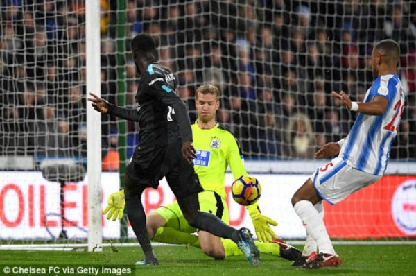 Huddersfield - Chelsea: Thảm họa hàng thủ, mãn nhãn 4 bàn