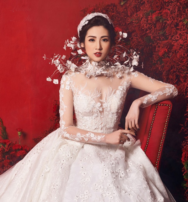 "Bạn gái Noo Phước Thịnh" lộng lẫy với váy cưới 3 tỷ đồng
