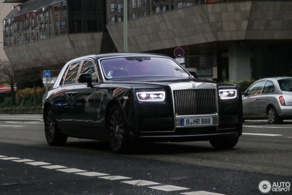 Diện kiến Rolls-Royce Phantom thế hệ mới ngoài đời thực