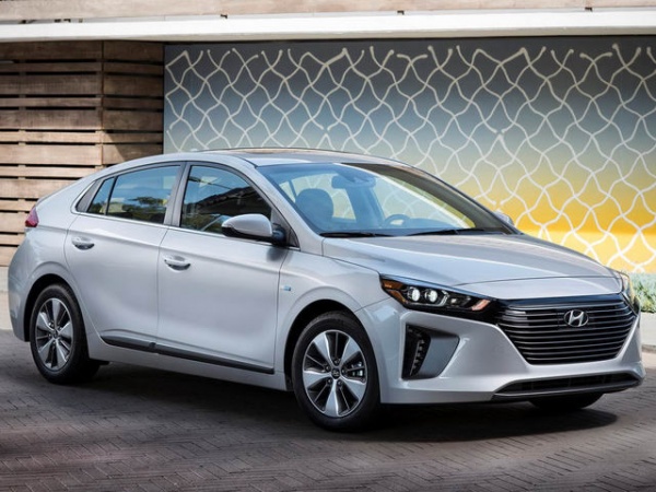 Hyundai Ioniq PHEV 2018 có giá từ 566 triệu đồng