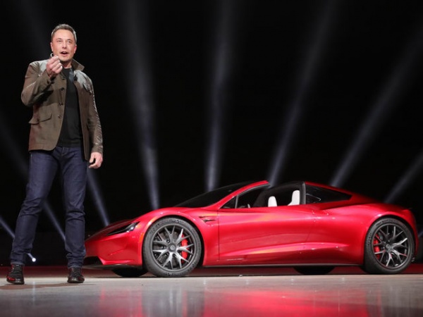 Elon Musk và Tesla đang hứa hẹn những điều phi thực tế