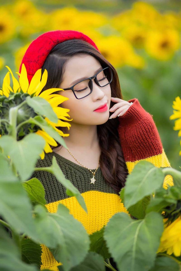 Nữ sinh xứ Nghệ “gây thương nhớ” với bộ ảnh ở cánh đồng hoa hướng dương